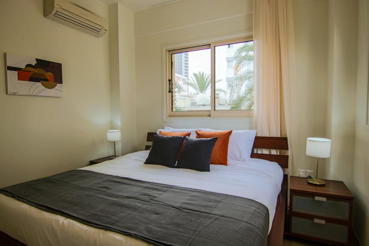 Phaedrus Living City View Luxury Iras Flat 102 니코시아 외부 사진