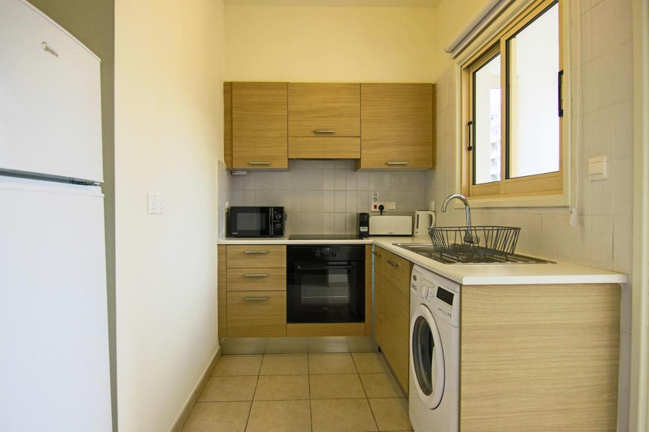 Phaedrus Living City View Luxury Iras Flat 102 니코시아 외부 사진